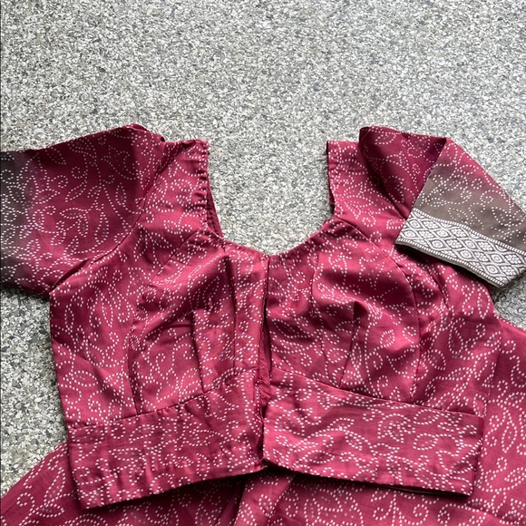 Elegant Maroon and Brown Patterned Outfit - Picture 3 of 4